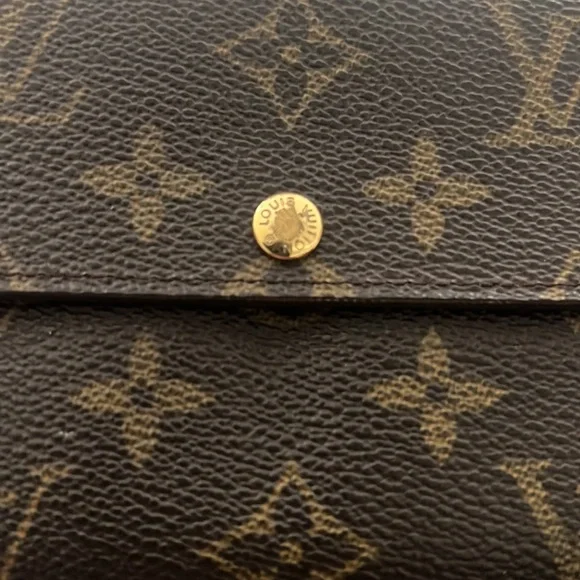 SOLD Louis Vuitton - Monogram Sarah Wallet - Picture 3 of 9